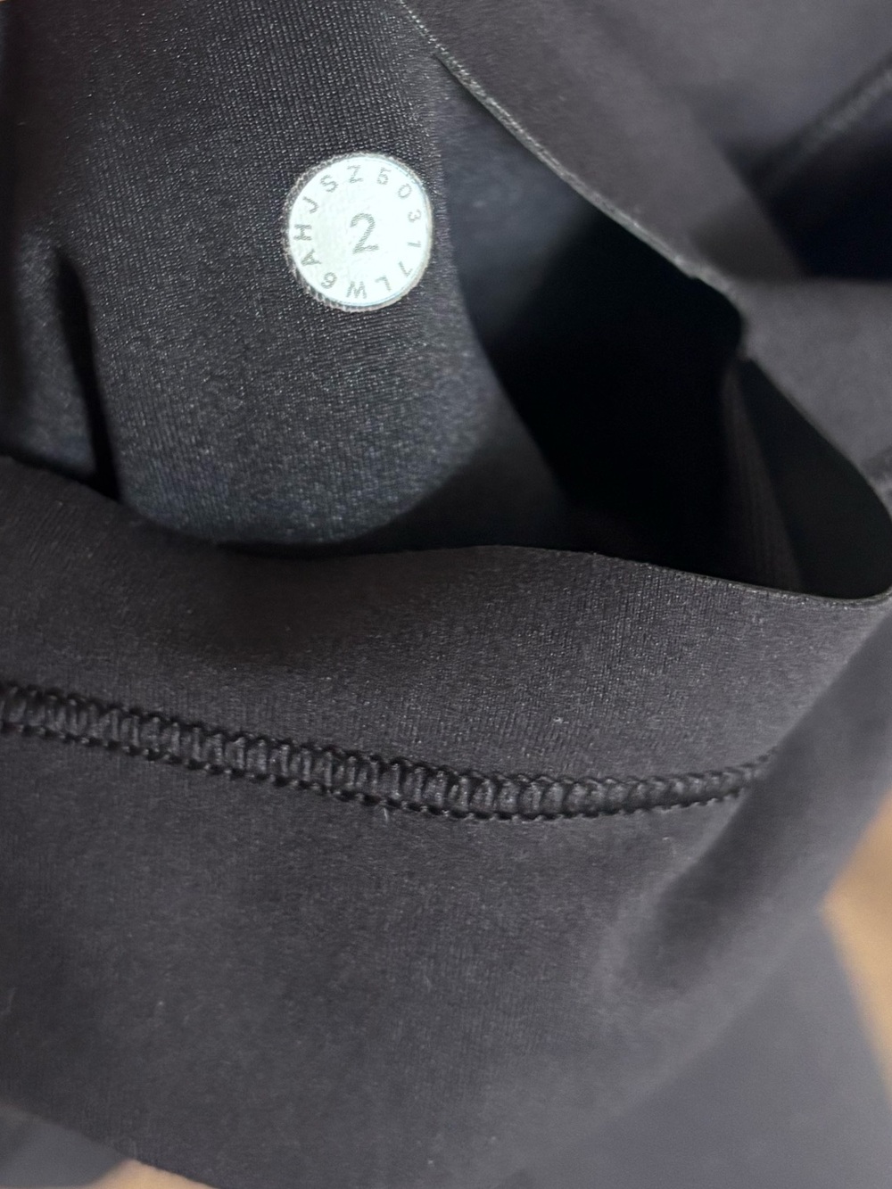 Lululemon In Movement Crop *Everlux 19" in Black - Picture 2 of 4
